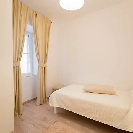 Nada * Ντουμπρόβνικ