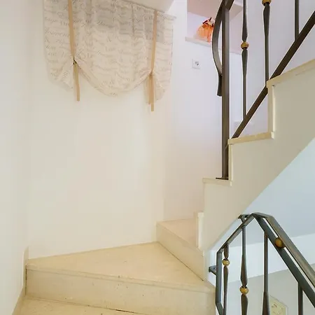 Nada Ντουμπρόβνικ